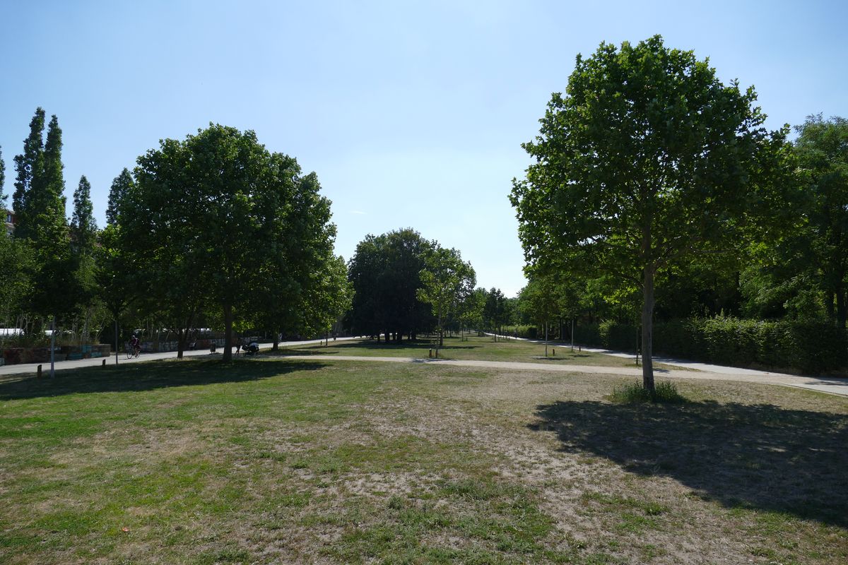zur Vergrößerungsansicht des Bildes: Lene-Voigt-Park im Frühjahr 2020, Foto: Felix zur Lage