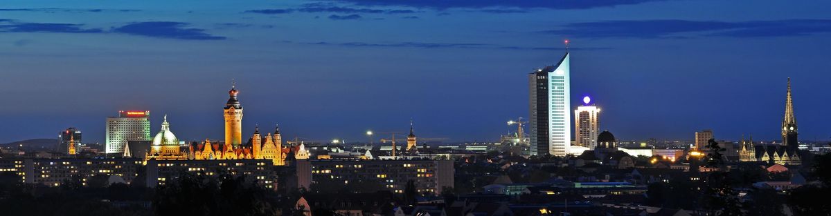 enlarge the image: View over Leipzig at night.
