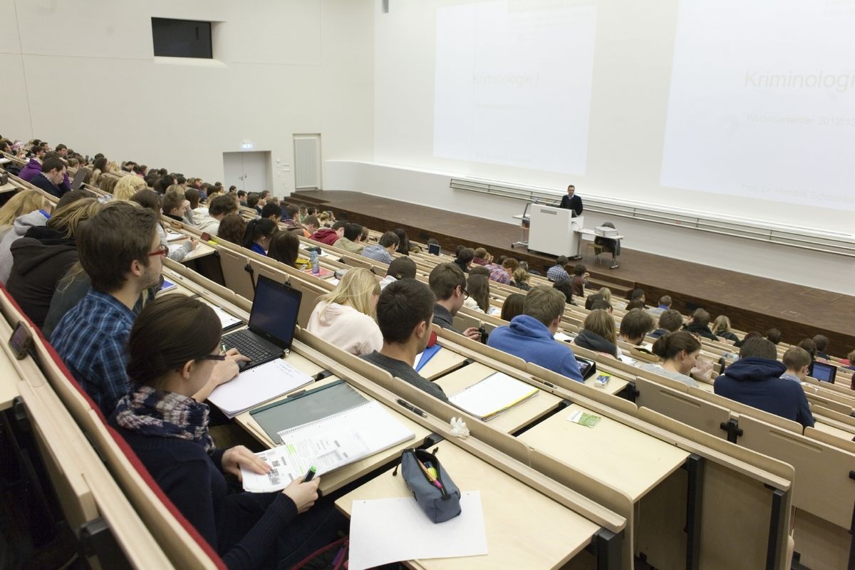 zur Vergrößerungsansicht des Bildes: Vorlesung im Audimax, Foto: Franziska Frenzel