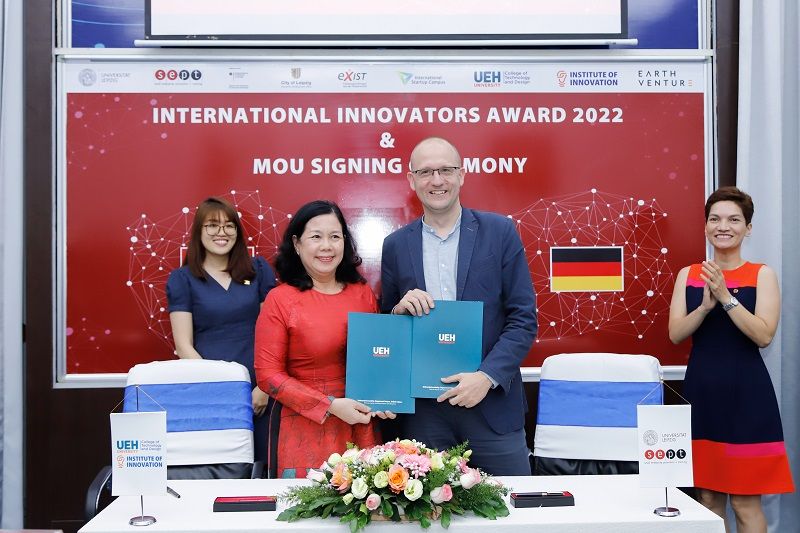 enlarge the image: Memorandum of Understanding Signing Ceremony, Pcuture: SEPT