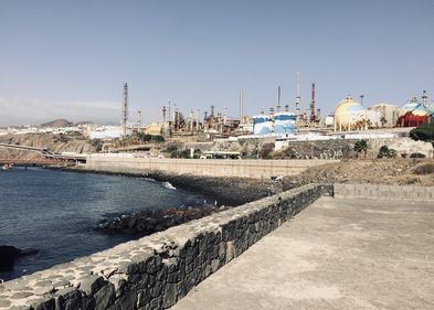 Die Erdölraffinerie in Santa Cruz de Tenerife