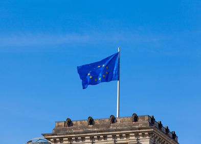 Europaflagge auf dem Reichstagsgebäude.