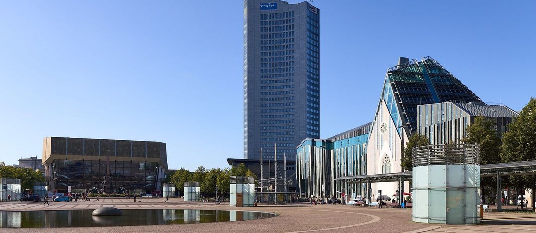 Blick vom Augustusplatz auf das Paulinum 2021