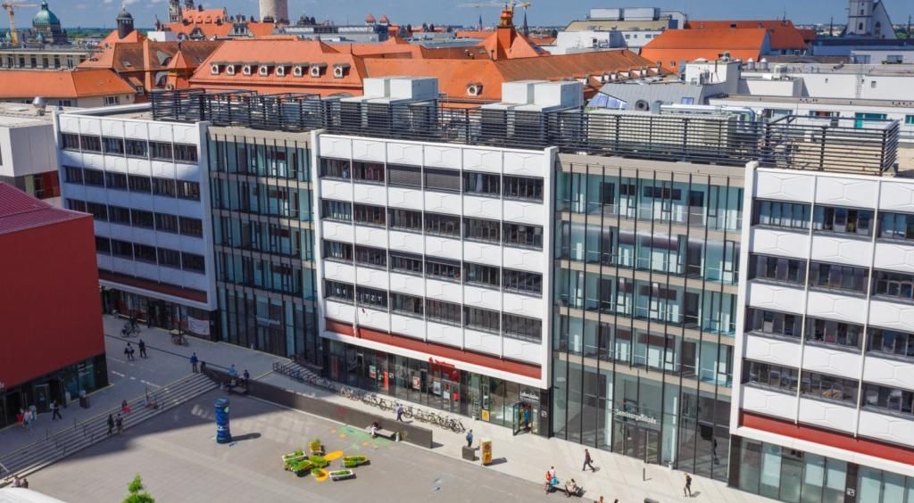 Blick auf den Innenhof des Campus Augustusplatz