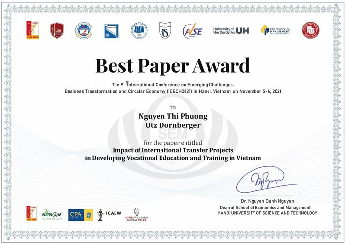 Best Paper Award, Picture: ICECH