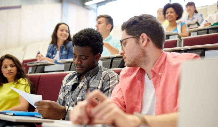 Studierende im Vorlesungssaal