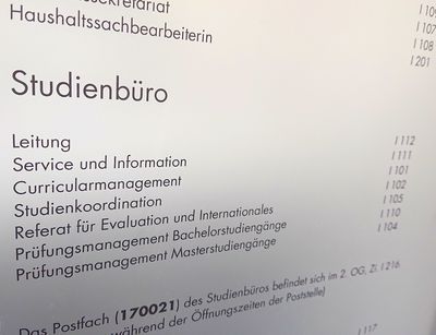 Schild Studienbüro