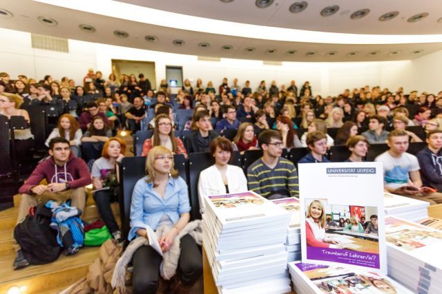 Foto: Aufnahme in den voll besetzten Hörsaal