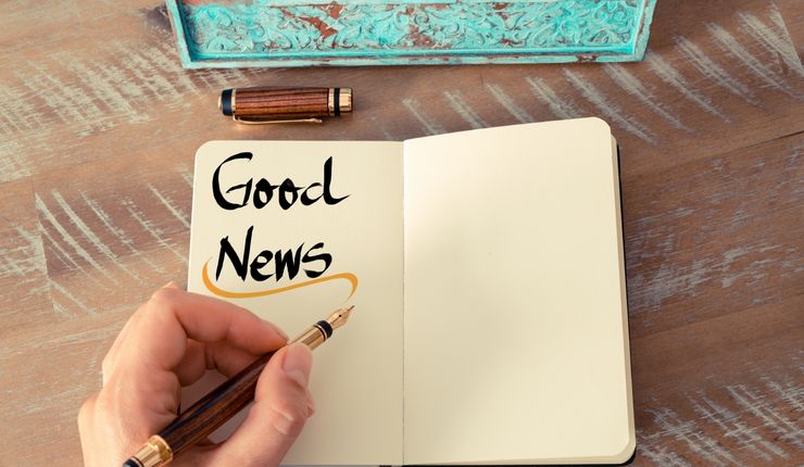 Foto: Notitzheft mit den Worten "Good News"